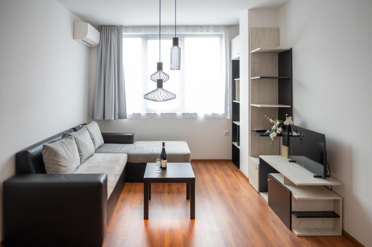 Sunny 1Bdr Apartment Near Center Sofia Eksteriør billede