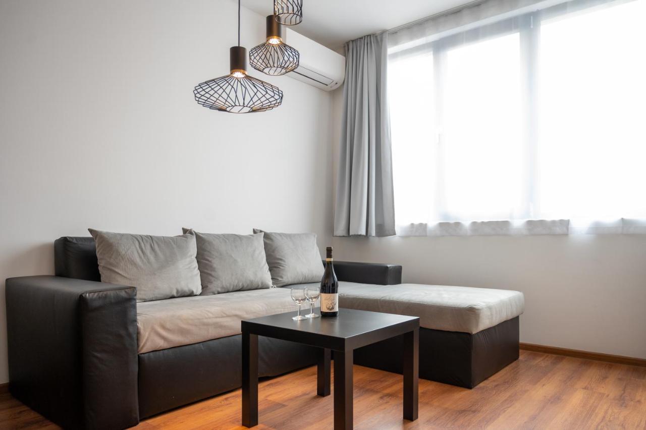 Sunny 1Bdr Apartment Near Center Sofia Eksteriør billede